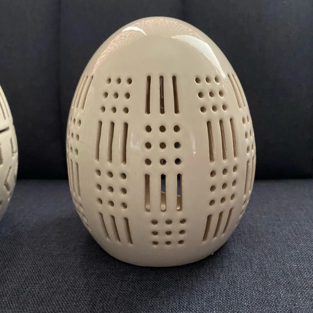 2 pearl white ceramic egg shaped luminaries